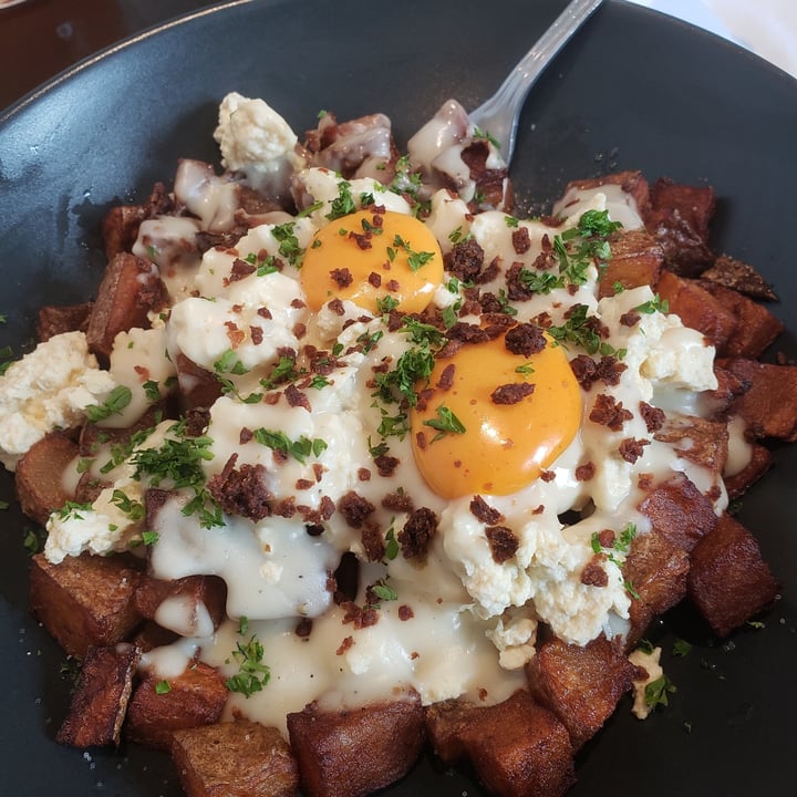 photo of SAUG.E cuisine végane Poutine déjeuner shared by @alexfoisy on  31 May 2022 - review