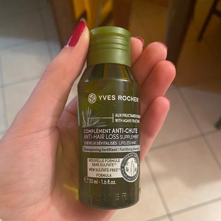 review photo of Yves rocher Shampoo anticaduta shared by @melyveg on 14 Oct 2021 - review