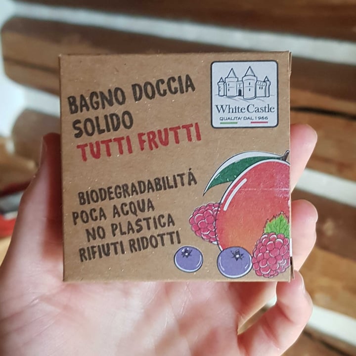 photo of White Castle Bagno doccia solido tutti frutti shared by @sarettadesi95 on  13 May 2022 - review