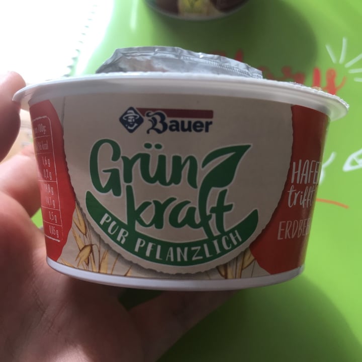 review photo of Bauer Grünkraft Hafer trifft Erdbeere shared by @leoniepress on 25 Jun 2021 - review