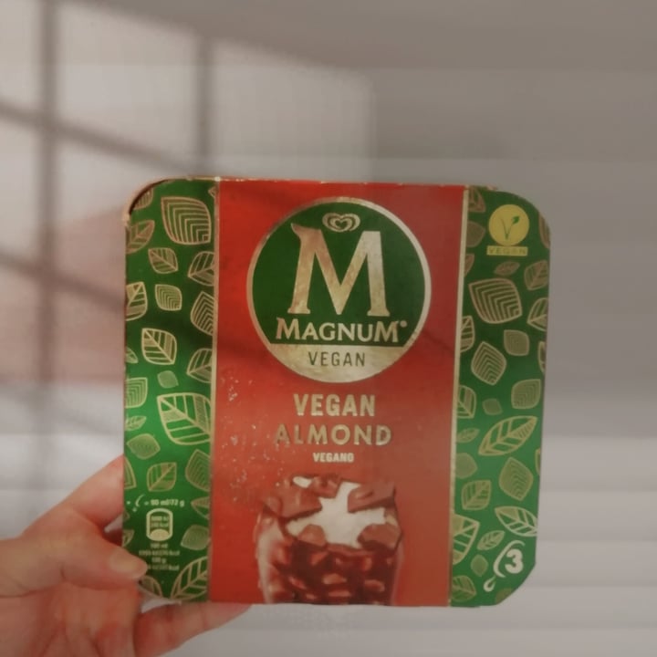 photo of Magnum Magnum Vegan Almond shared by @anathedoglady on  13 Feb 2021 - review