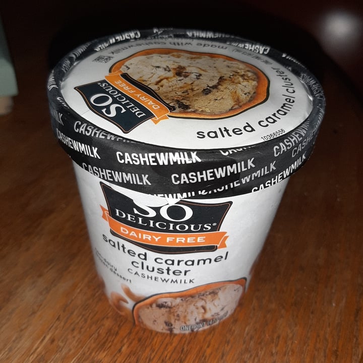 photo of So Delicious Dairy Free Salted Caramel Cluster Cashewmilk Frozen Dessert shared by @nataliaaruh on  26 Apr 2022 - review