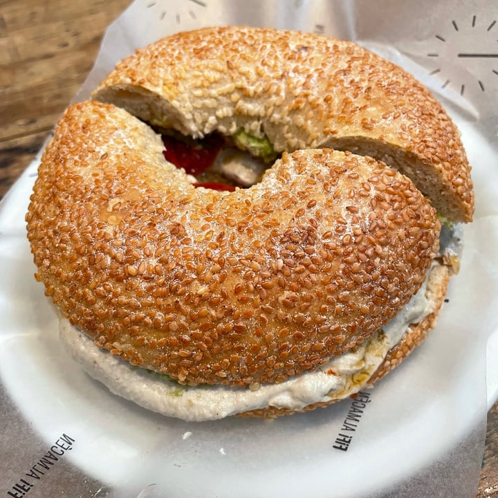 photo of Fifi Almacén Bagel de queso shared by @caroesti on  15 Jul 2021 - review