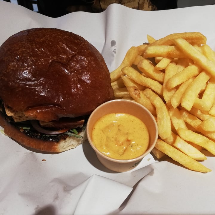 photo of Kitsune Burgers Kitsune Tofu Burger shared by @minima5 on  01 Aug 2022 - review
