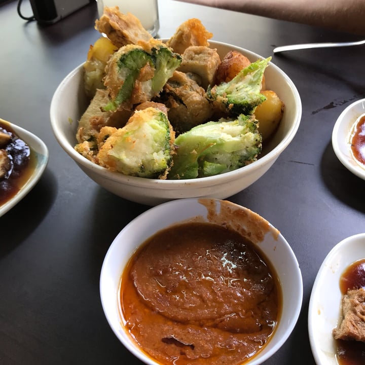 review photo of Divine Realm Vegetarian Restaurant Indian rojak shared by @ziggyradiobear on 08 Sep 2019 - review