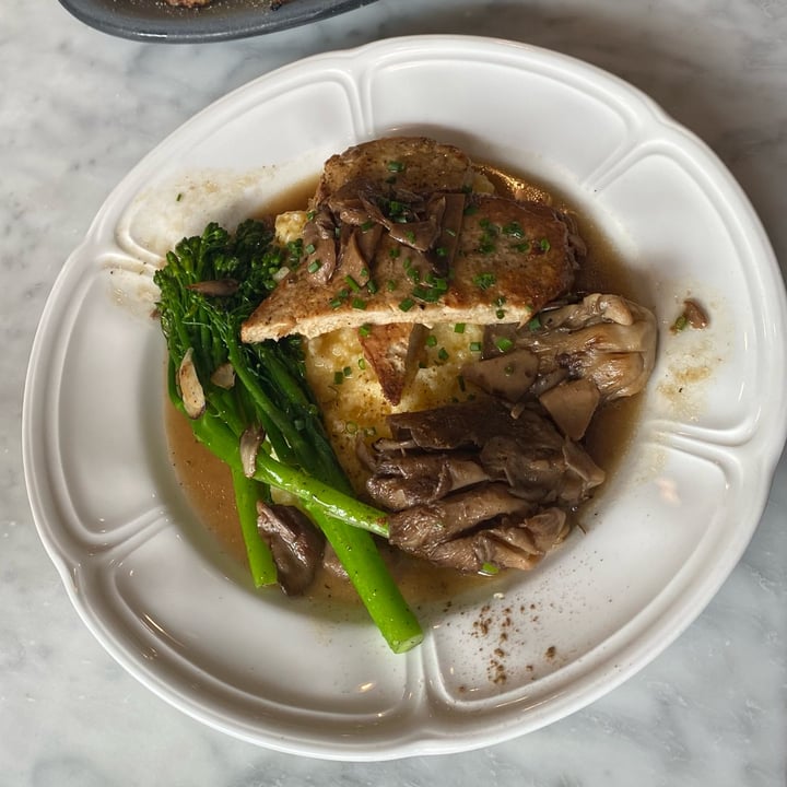 photo of Willow Vegan Bistro Porcini Chick’n Marsala shared by @emycaldeira on  29 Apr 2022 - review