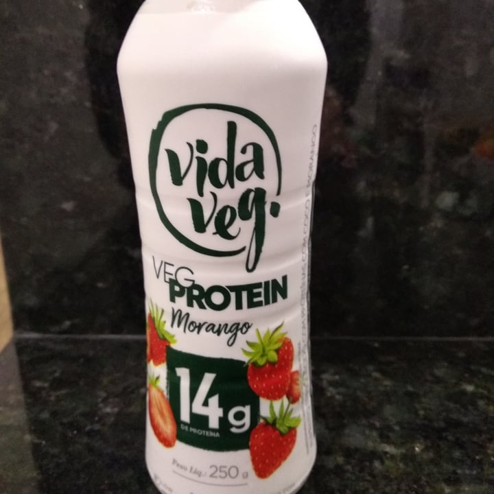 photo of Vida Veg Iogurte proteico sabor morango shared by @alezs on  14 May 2022 - review