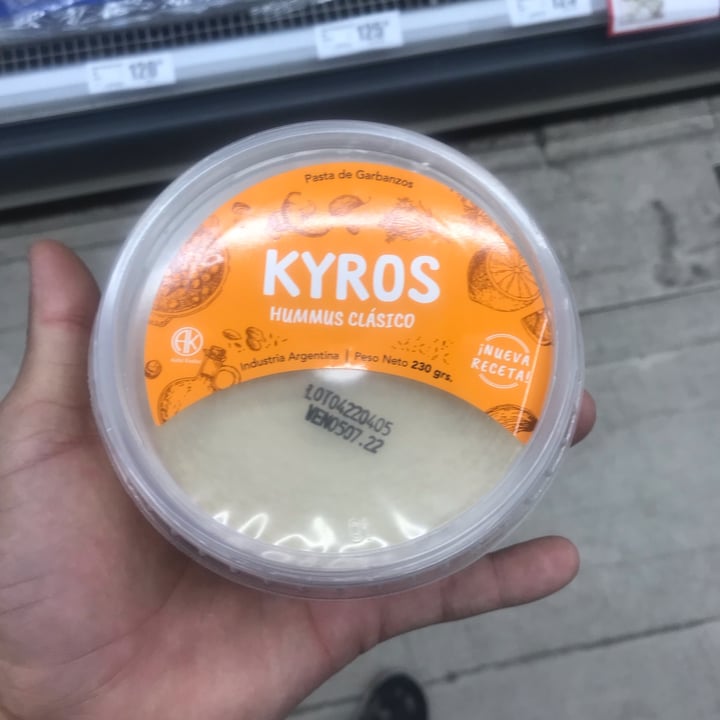 photo of Kyros Hummus clásico shared by @yacooo on  02 May 2022 - review