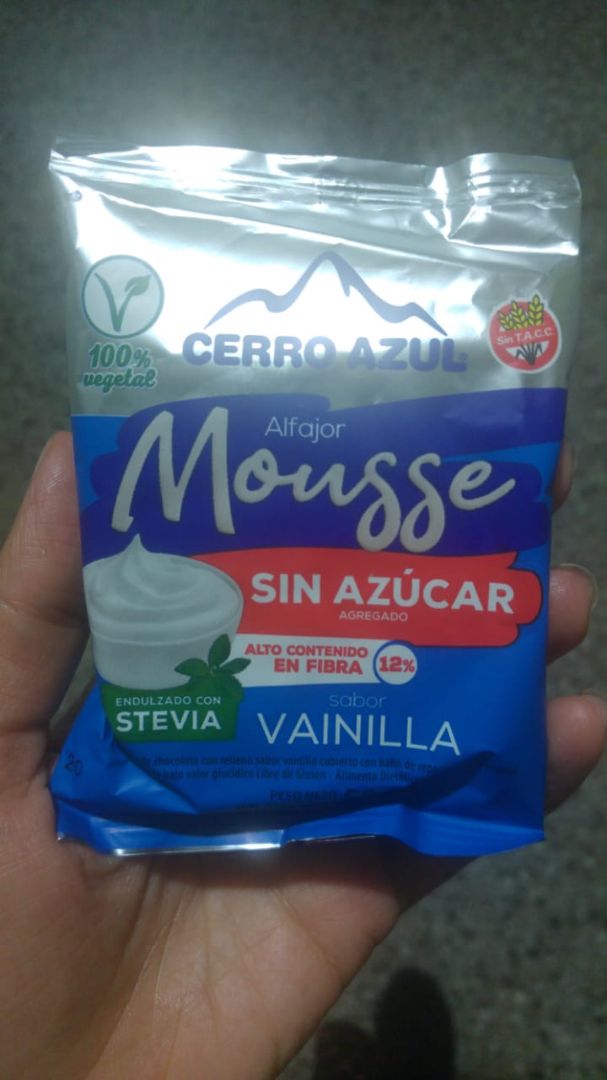 photo of Cerro Azul Alfajor Mousse de Vainilla shared by @maravazquez on  25 Jan 2020 - review