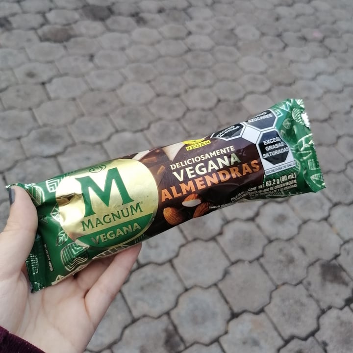 photo of Magnum Magnum Almendras Vegana shared by @luvisanti on  15 Jun 2022 - review