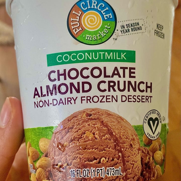 photo of Full Circle Market Coconutmilk Chocolate Almond Crunch Non-Dairy Frozen Dessert shared by @veganabbysway on  06 Jul 2022 - review