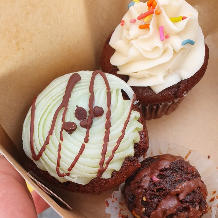 photo of Erin McKenna's Bakery LA Brownie Mint Cupcake shared by @paniwilson on  06 May 2022 - review