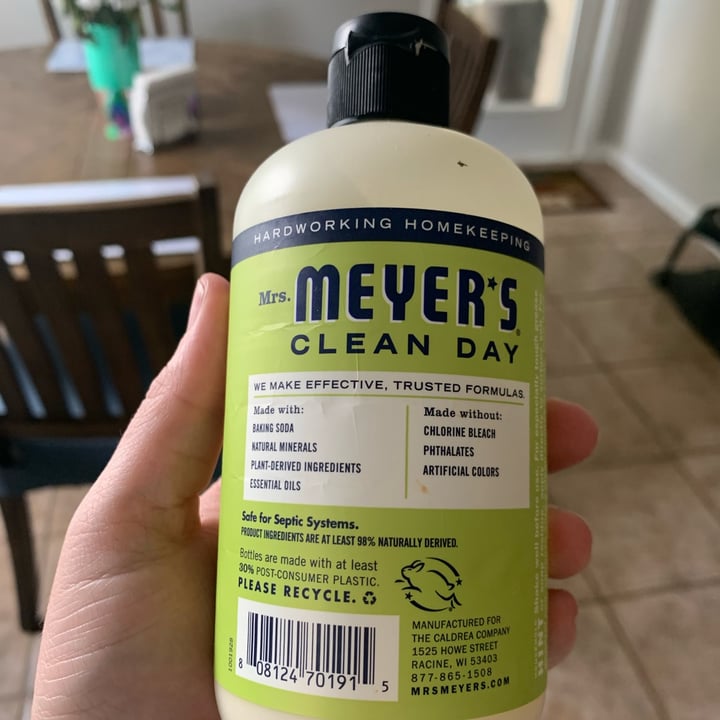 photo of Mrs. Meyers Baking Soda Cream Cleaner shared by @nikkidavisarmstrong on  27 May 2022 - review