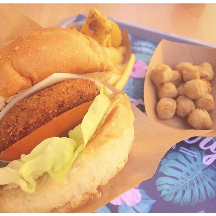 photo of The Vurger Hamburguesa tipo pollo shared by @naivoncake on  11 Oct 2020 - review