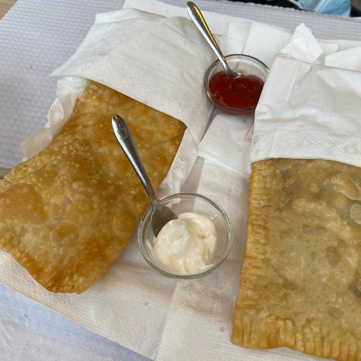 review photo of VegeTali Pastel de feira shared by @marilugon on 30 Apr 2022 - review