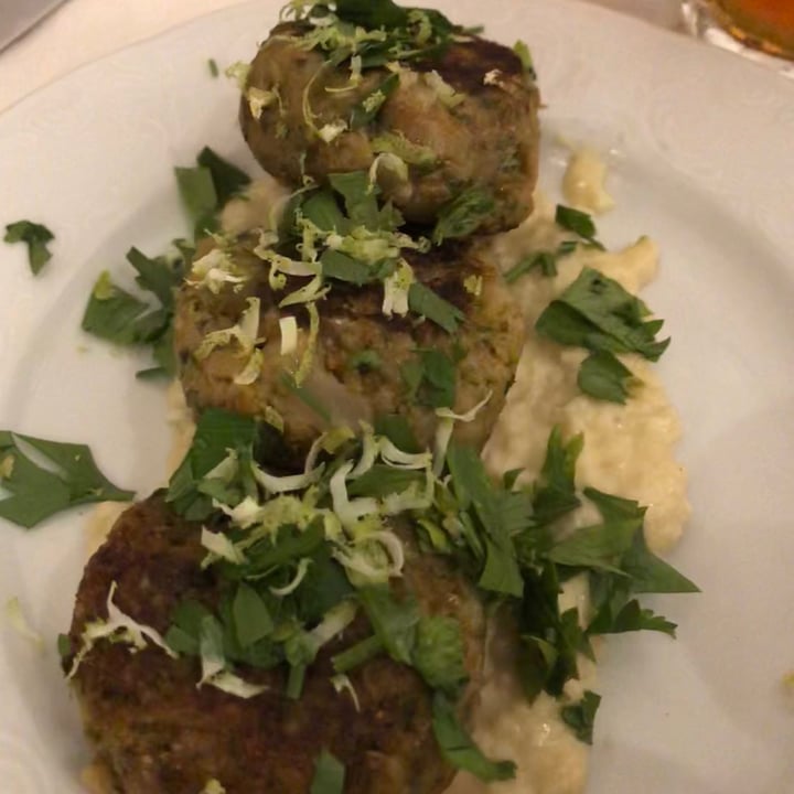 review photo of Michelangelo Cafe Cauliflower Patties shared by @ayelet on 19 Sep 2020 - review