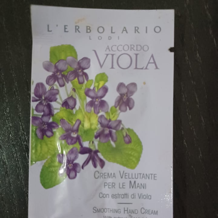 photo of L’Erbolario Accordo Viola crema mani shared by @sarettaveg on  18 Aug 2022 - review