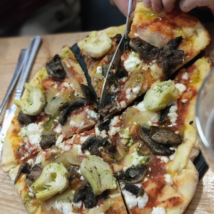 photo of La Galla Tasca Vegana Pizza La Bruta shared by @lauratorrico on  17 Jul 2022 - review