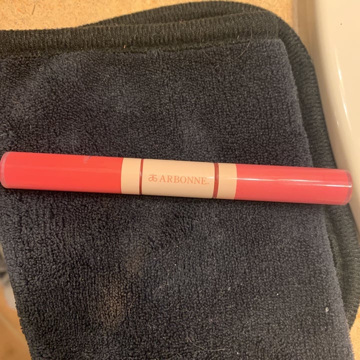 photo of Arbonne Fluer matte lip cream and gloss shared by @tayloramatuzzo on  30 Dec 2020 - review