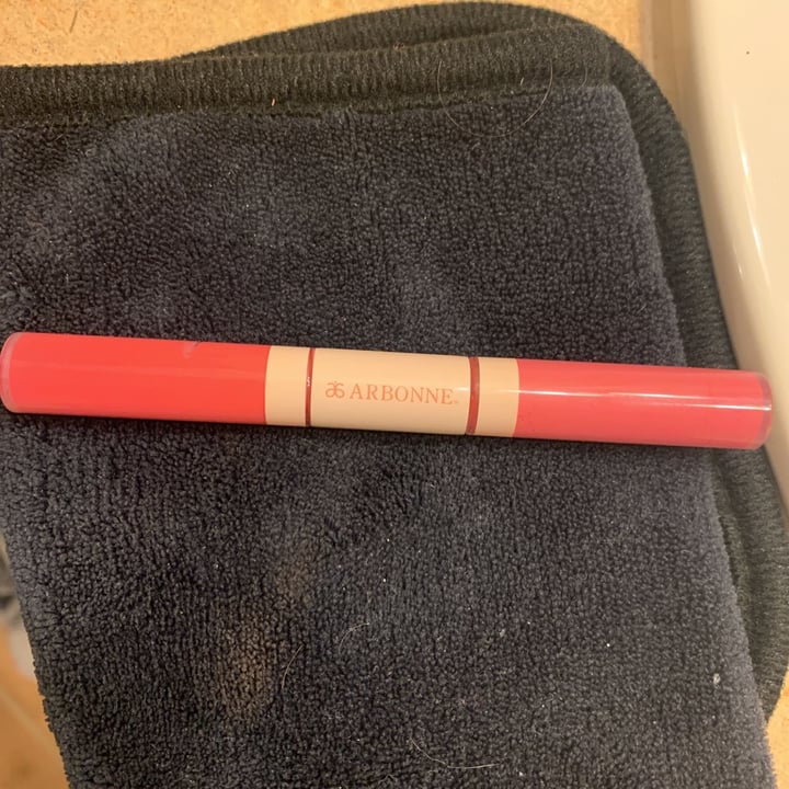 review photo of Arbonne Fluer matte lip cream and gloss shared by @tayloramatuzzo on 30 Dec 2020 - review