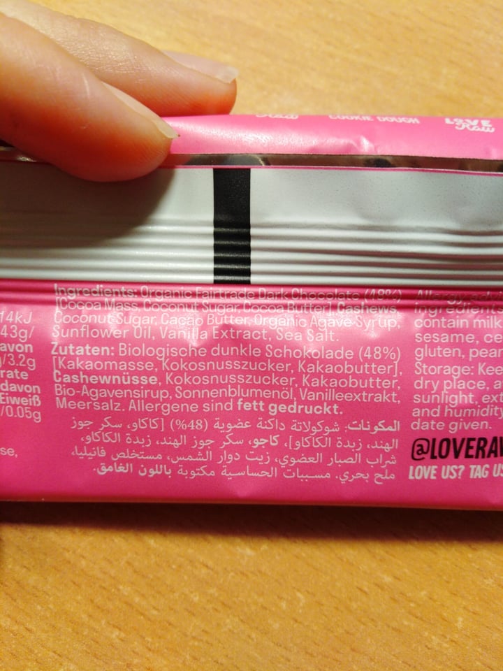 photo of LoveRaw Chocolate Butter Cups Cookie Dough shared by @llucia on  27 Oct 2022 - review