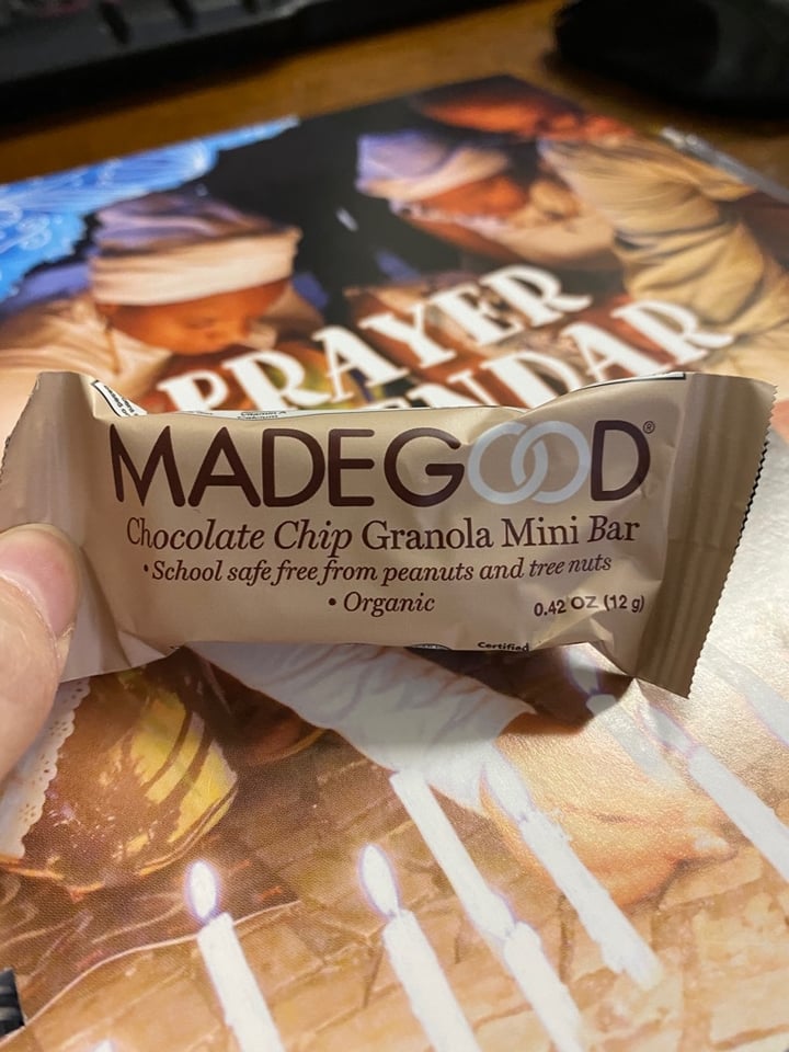 photo of Made Good Chocolate Chip Granola Minis shared by @slimshayd on  06 Apr 2020 - review