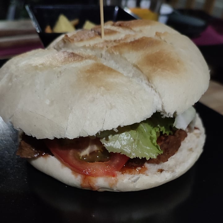 photo of ROCK TAVERN FAROLES Hamburguesa De Seitán Estilo Country shared by @pickyrabbit on  08 Jul 2022 - review