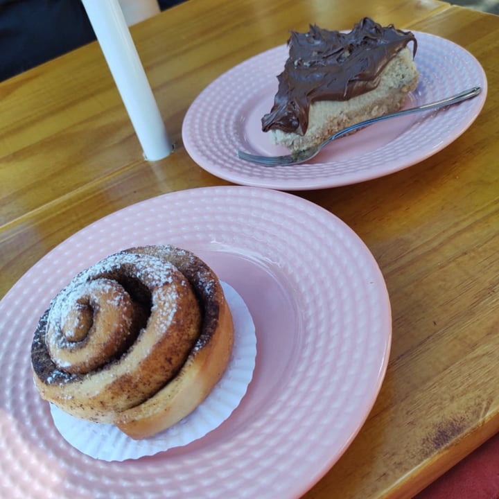 photo of Amarama Vegan Cinnamon roll vegano shared by @veriluna on  28 Oct 2021 - review