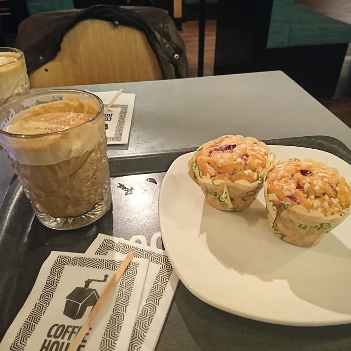 photo of Coffee House Rovaniemi Redcurrant muffin & Latte shared by @heidiio on  19 Feb 2022 - review