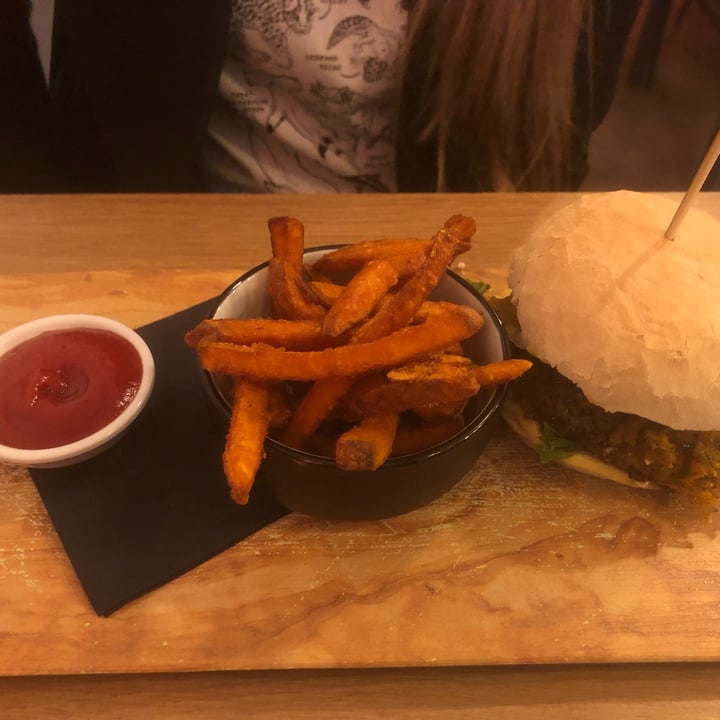 photo of Lazy Lemon sweet potato fries with chickpea burger shared by @richarddamstra on  17 Sep 2022 - review
