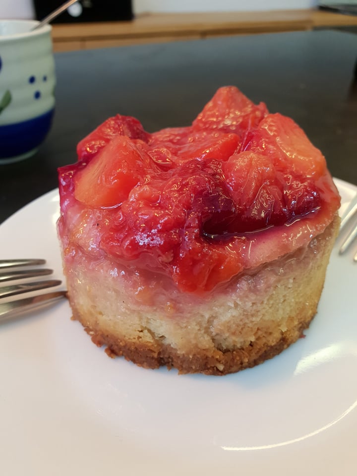 photo of Bunny's Deli New York Cheesecake shared by @adiventurousvegan on  15 May 2018 - review