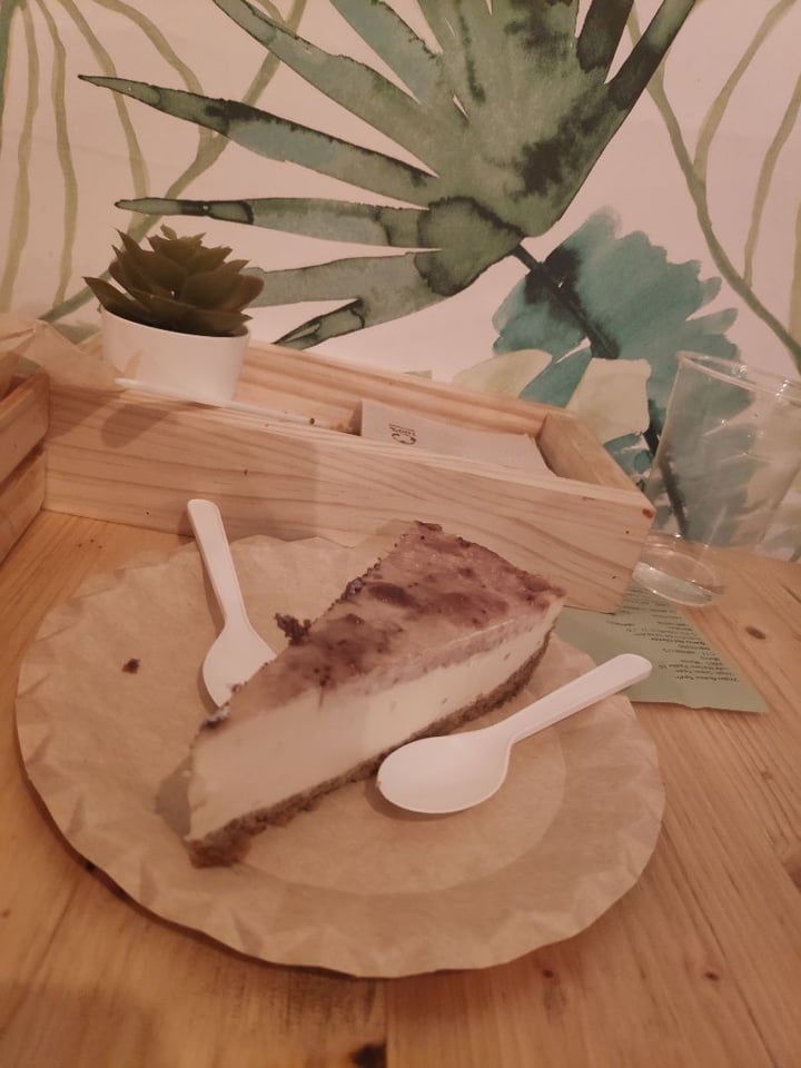 photo of Vegan Queen Cheesecake shared by @josehdz on  20 Feb 2020 - review