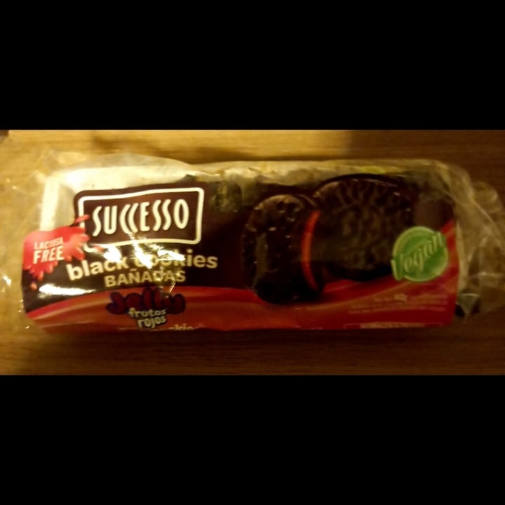 review photo of Il Successo alfajores de chocolate cubiertos de chocolate con Jerry, veganos y kosher shared by @chiryps on 28 Jan 2022 - review