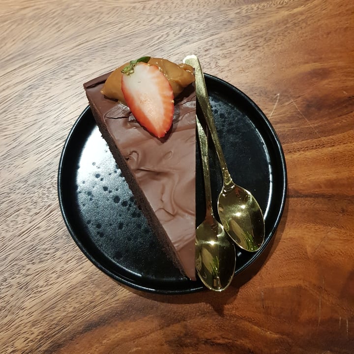 photo of Genius Central Singapore Vegan chocolate mud cake shared by @far3ana on  23 Jul 2020 - review