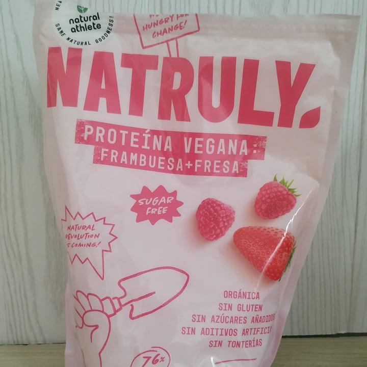 photo of Natruly Proteina vegana Fresa shared by @tomatoandpotatovegan on  14 Oct 2022 - review