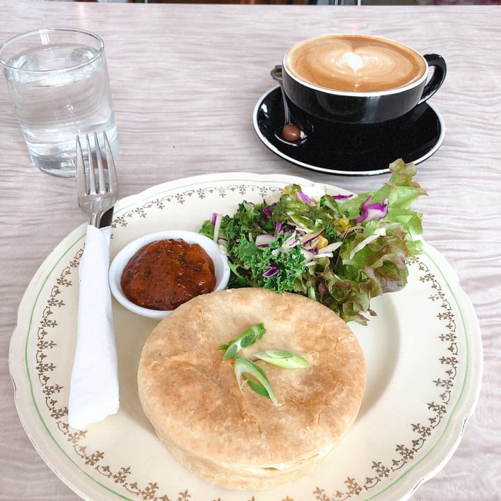 review photo of Portershed Specialty Café Mis-steak And Cheese Pie shared by @lino on 08 Oct 2019 - review