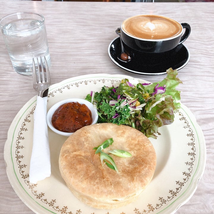 photo of Portershed Specialty Café Mis-steak And Cheese Pie shared by @lino on  08 Oct 2019 - review