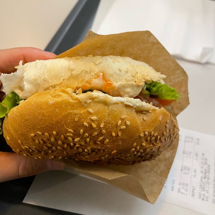 review photo of Fari's Vegan Cheeseburger shared by @whale8 on 31 Oct 2022 - review