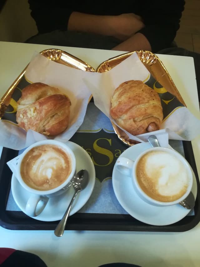 菜肴“Croissant De Salchicha Vegano”的照片