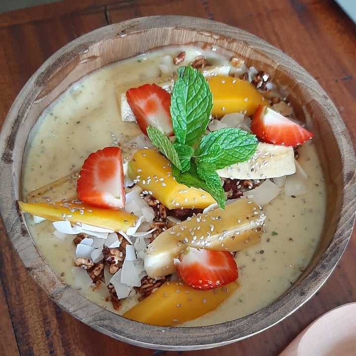 Basil Kitchen Canggu Indonesia Mango Smoothie bowl Review abillion