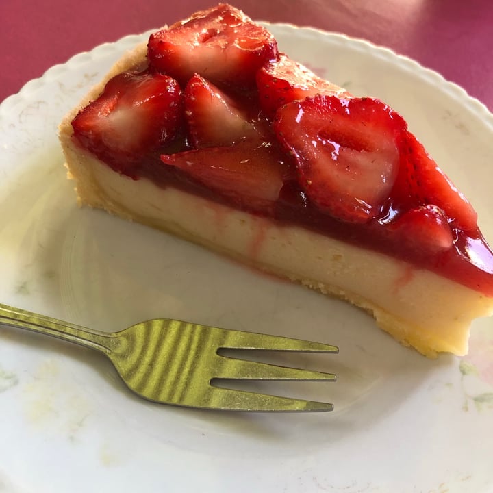 review photo of No Milk Today Strawberry Cheesecake shared by @eleonoramaini on 09 Aug 2021 - review