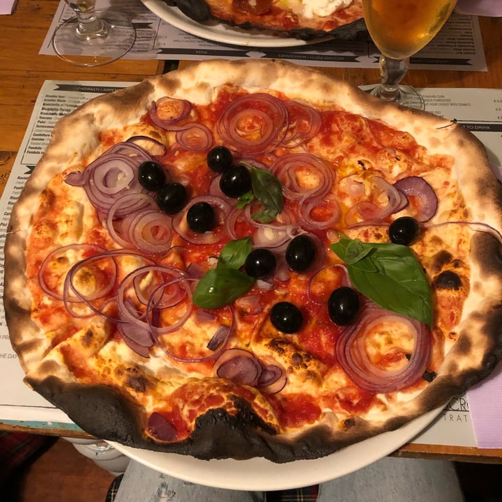 photo of Scroccazucche Pizza con cipolla e olive shared by @virginiapaladino on  20 Apr 2022 - review