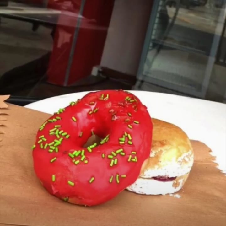 review photo of Sablée Vegana Donas shared by @cintiachacon on 22 May 2020 - review