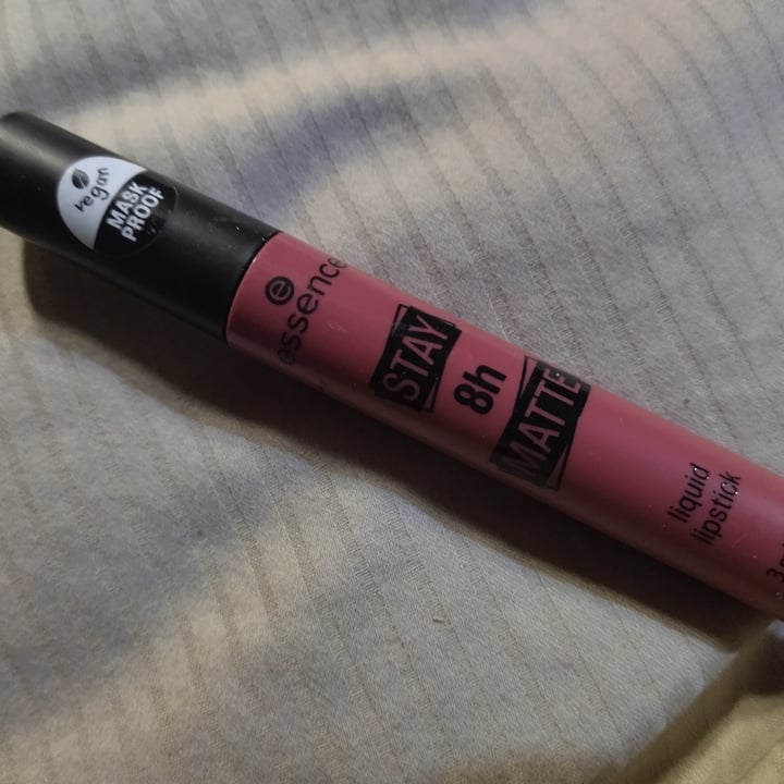 review photo of Essence Cosmetics Stay Matte 8h shared by @jeanine3 on 13 Aug 2022 - review