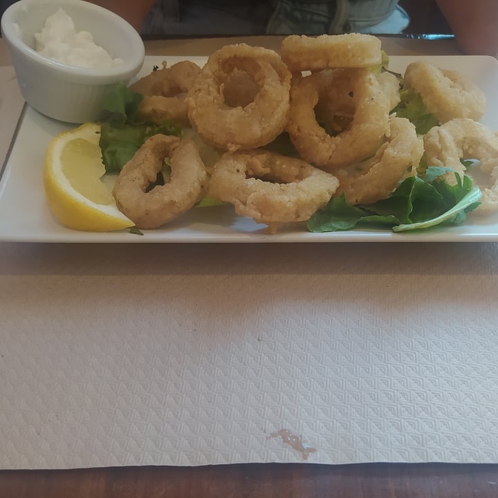 photo of Vegania Veggie Bar Carabanchel Ración de Calamares Veganos shared by @carmen14 on  31 Aug 2022 - review