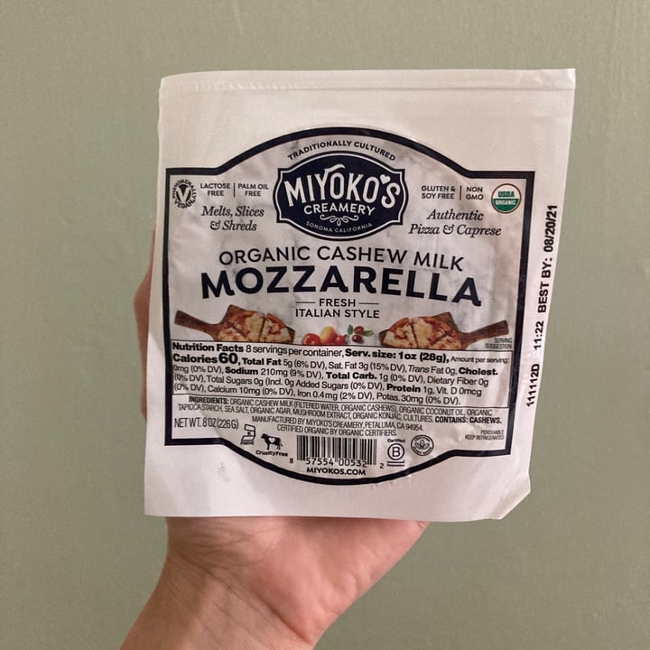 photo of Miyoko's Creamery Organic Cashew Milk Mozzarella Fresh Italian Style shared by @avecdeschiens on  12 Jul 2021 - review