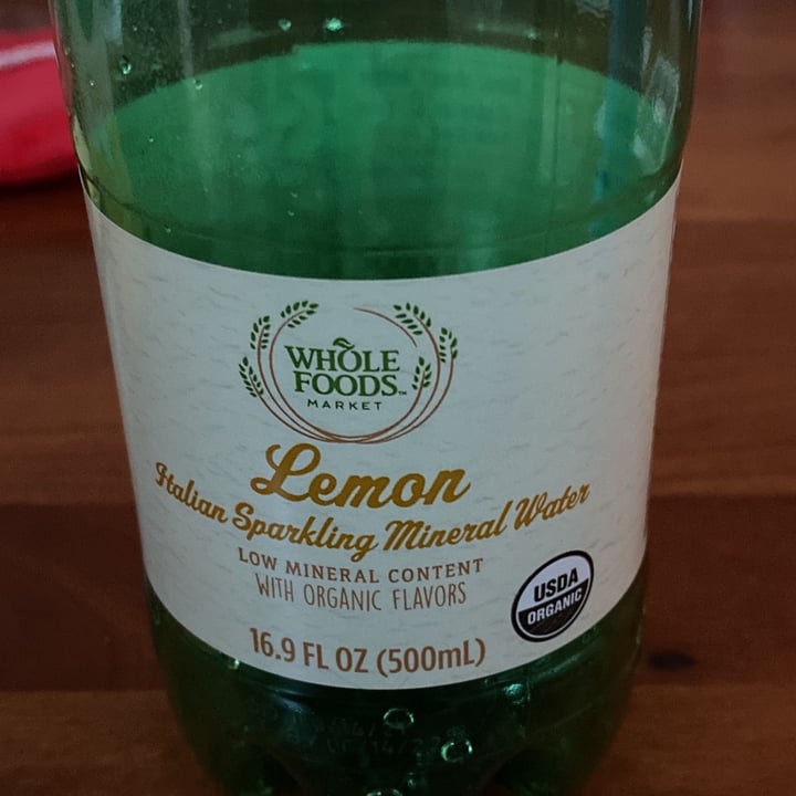 photo of whole foods sparkling water Lemon Italian sparkling Mineral Water shared by @lauriehay on  08 Jul 2022 - review