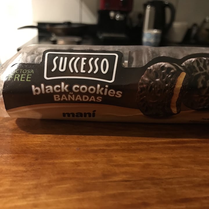 review photo of Successo Black cookies bañadas shared by @aluhcibag84 on 04 Sep 2020 - review