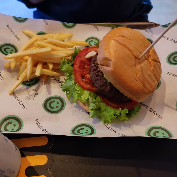 review photo of 3B - Burger Beer Bitter Avocado burger shared by @ricaveg on 02 Jul 2022 - review
