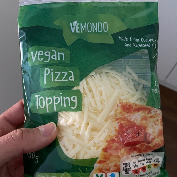 photo of Vemondo Vegan Pizza topping shared by @valerianqn on  09 Jan 2022 - review